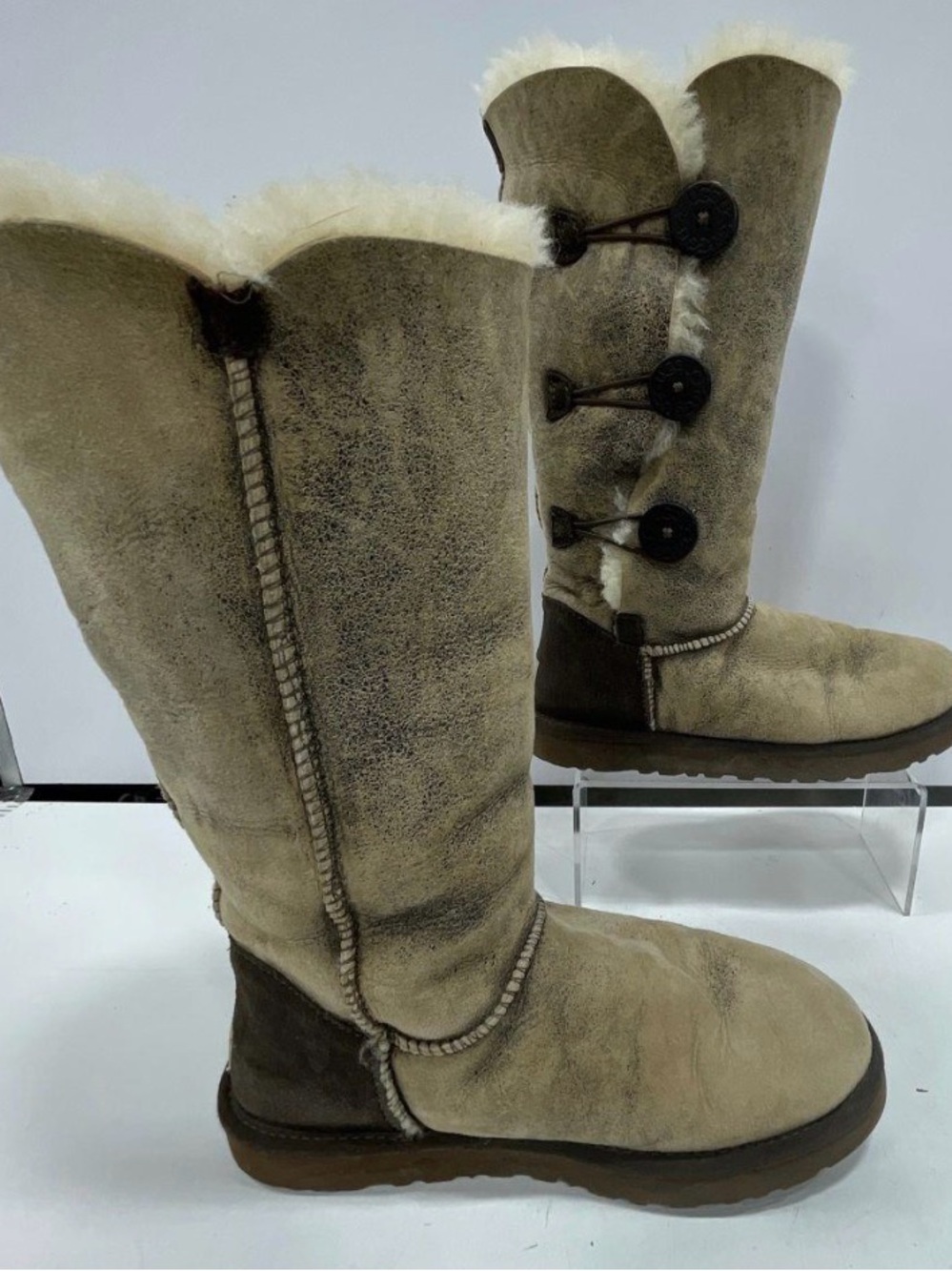 1 hour sale. Ugg Boots, Tall Bailey Button Triplet Sand Sheepskin Button US 8 - Picture 3 of 11